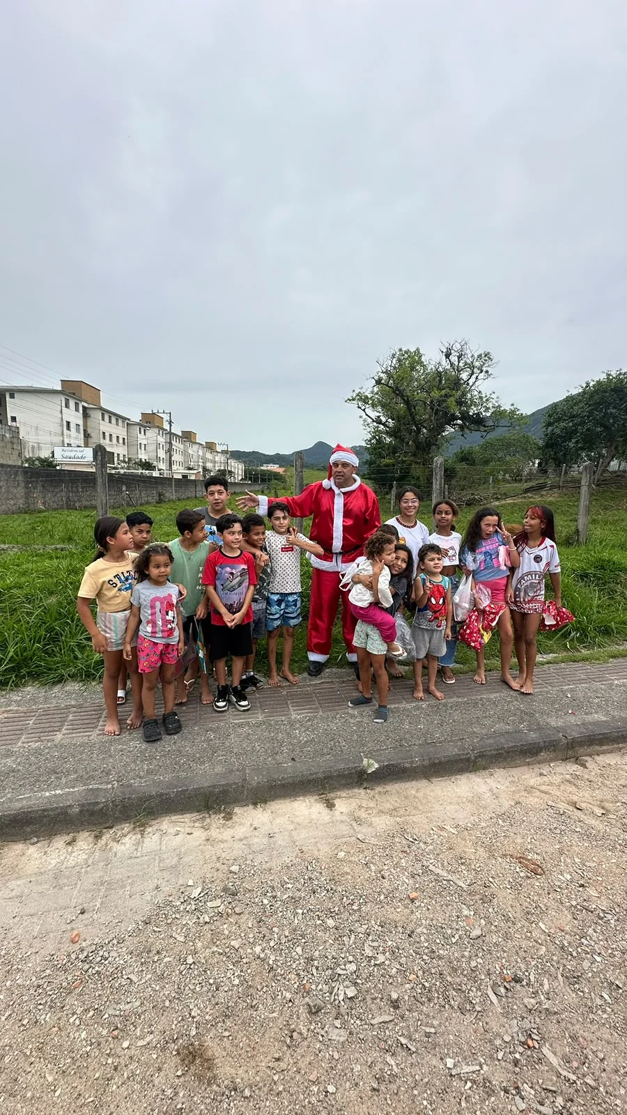 Crianças atendidas por ação comunitária apoiada pela Moinho
